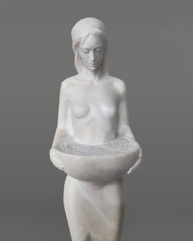 Kobieta z misą, marmur, 105 × 20 × 20 cm